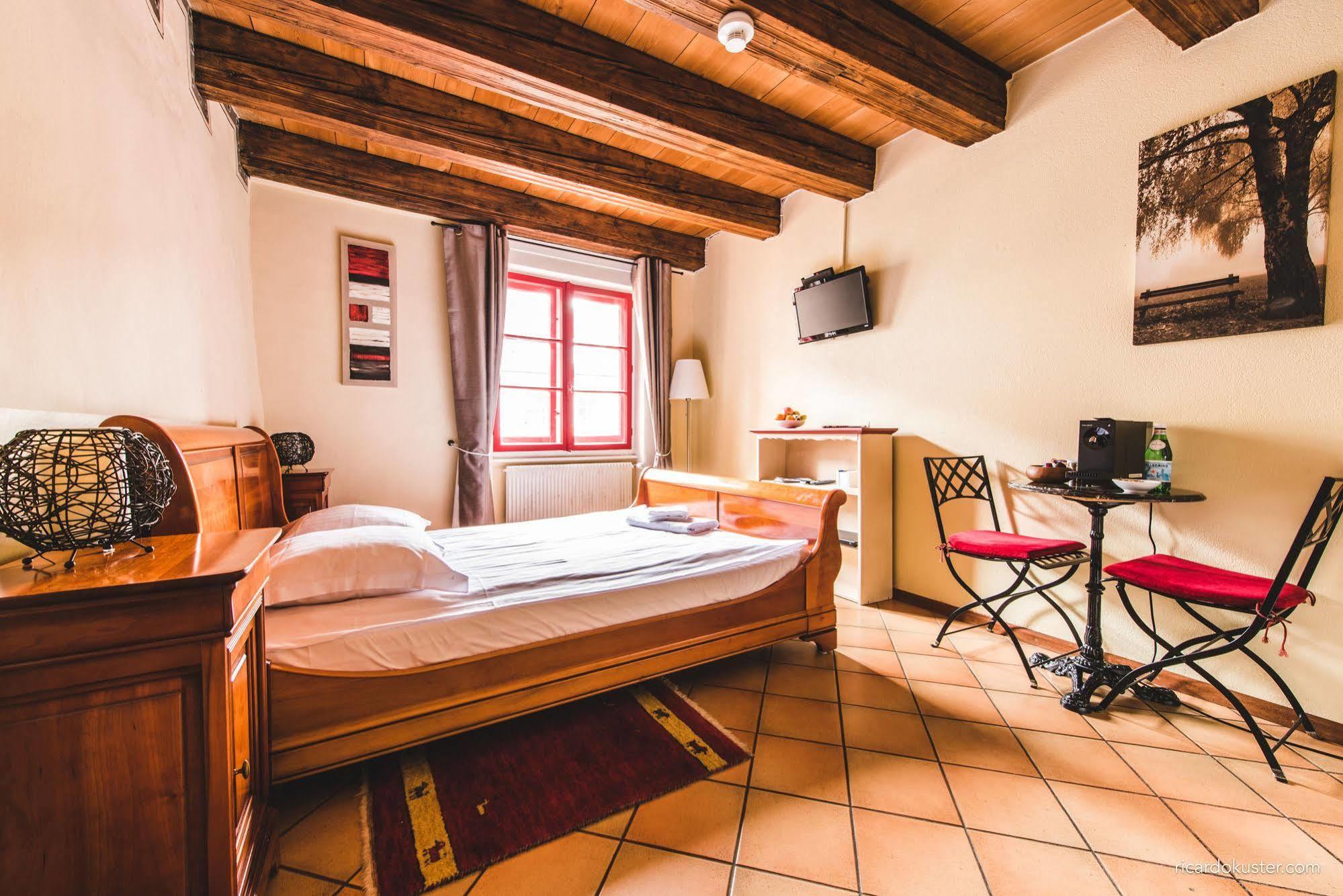 נוישאטל Aux Chambres Du Banneret מראה חיצוני תמונה