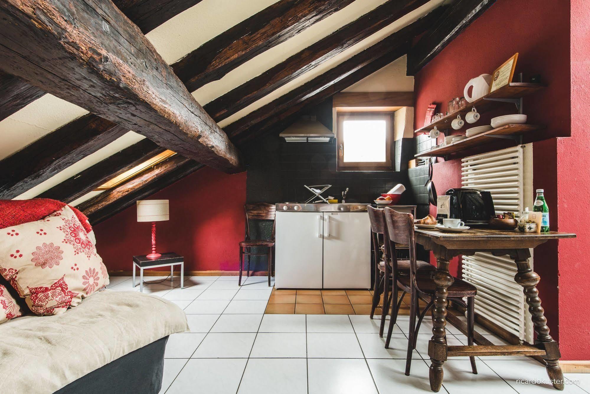 נוישאטל Aux Chambres Du Banneret מראה חיצוני תמונה
