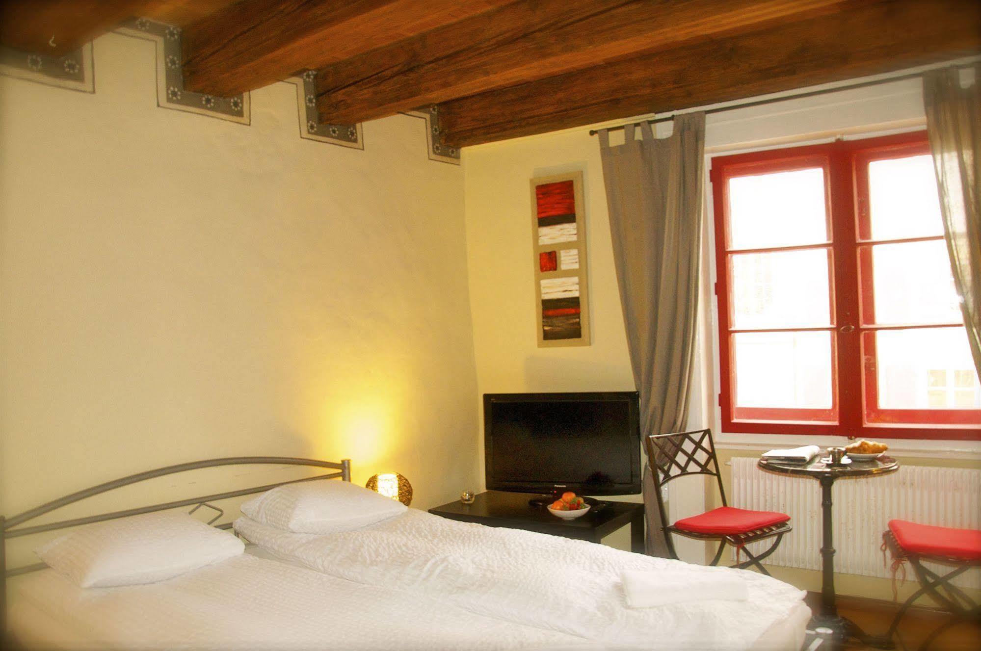 נוישאטל Aux Chambres Du Banneret מראה חיצוני תמונה